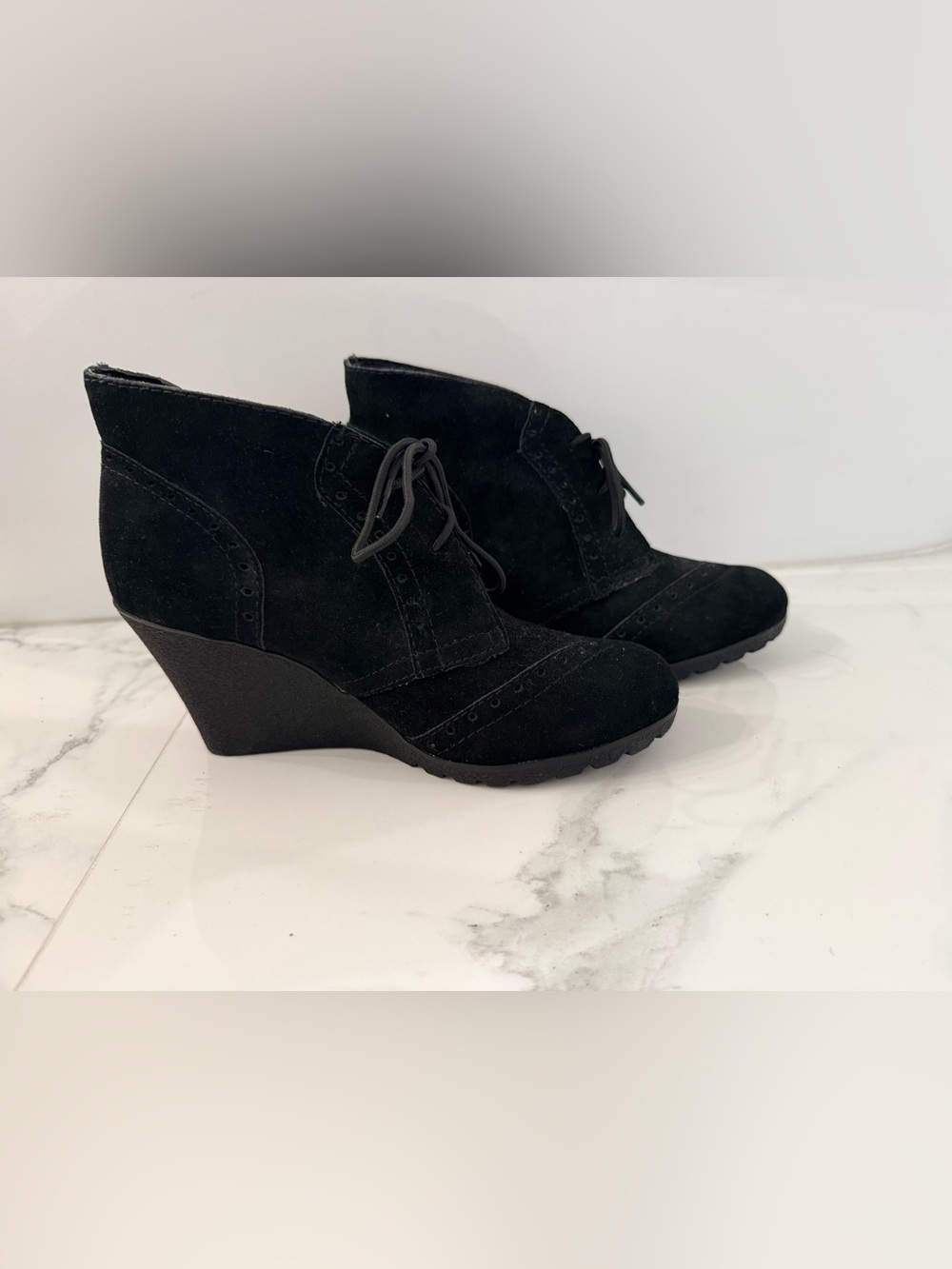 MIA Pampa Black Suede Oxford Wedge Booties Size 9 Wingtip Brogue Lug Sole